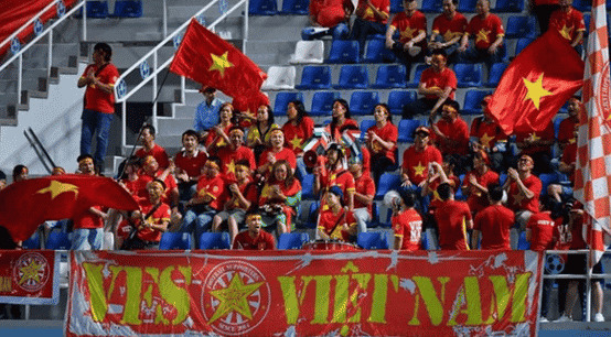 現場觀戰助威的越南球迷

