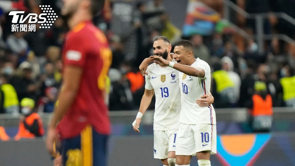 法國擁有世界最好前鋒之二Karim Benzema(左)、Kylian Mbappé，整體陣容也無明顯弱點，有機會衛冕。（圖／達志影像美聯社）
