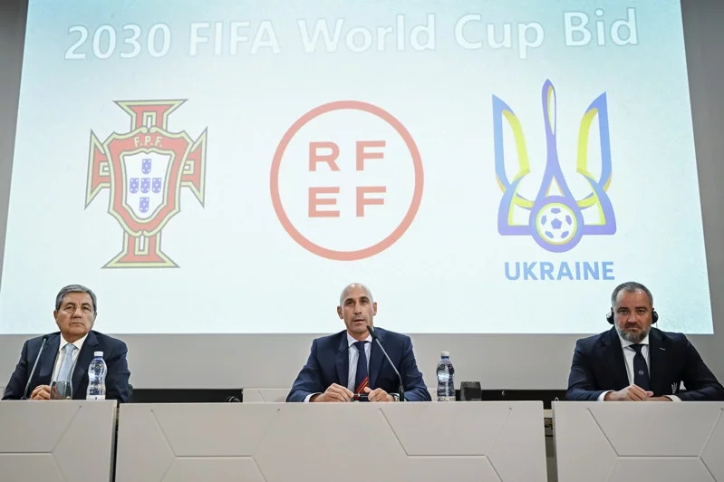 2022年世界盃足球賽將於卡達舉辦，賽事帶來的龐大商機也讓世界各國一直都希望能爭取主辦權，近日傳出烏克蘭已與西班牙和葡萄牙聯合一起申請舉辦2030年世界盃。歐新社
